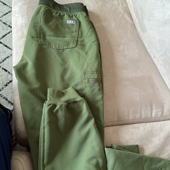 FIGS MOSS GREEN SET - Picture 2 of 2